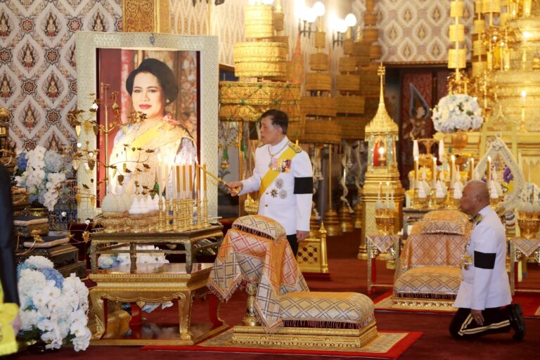 พิธีถวายน้ำสรงพระบรมศพ สมเด็จพระนางเจ้าสิริกิติ์ พระบรมราชินีนาถ พระบรมราชชนนีพันปีหลวง