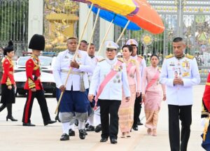 ในหลวง พระราชินี เสด็จพระราชดำเนิน ทรงวางพวงมาลา เนื่องในวันปิยมหาราช 2568